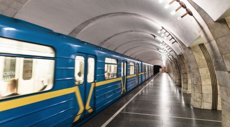 Kiyevdə sakinlər metroya yerləşdirilir - VİDEO 