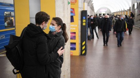 Kiyev metrosunda sərnişinlərin daşınmasına başlandı, ictimai nəqliyyat pulsuzdur - FOTO