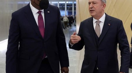 Hulusi Akar amerikalı həmkarı ilə danışıqlar apardı