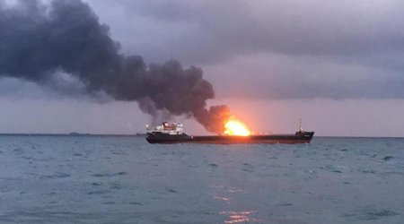 Odessa limanında yük gəmisi partladı - 4 nəfər itkin düşüb