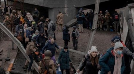 Ruslar təxliyə zamanı ukraynalılara atəş açdı: ÖLƏNLƏR VAR - FOTO