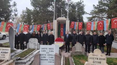 Türkiyədəki səfirliyimizin əməkdaşları Rəsulzadənin məzarını ziyarət etdilər