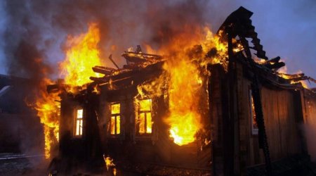 Cəlilabadda yaşayış evi yandı