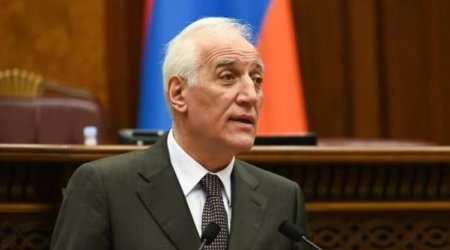 Ermənistanın yeni prezidenti and içdi - VİDEO