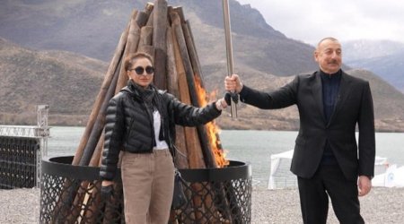 İlham Əliyev və Mehriban Əliyeva Suqovuşanda bayram tonqalını alovlandırdılar - VİDEO