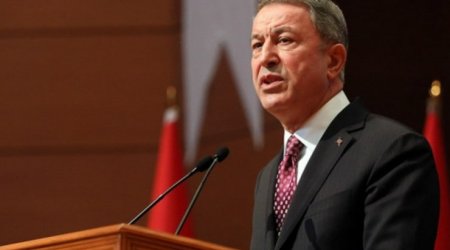 Hulusi Akar: “Ukraynaya humanitar yardım aparan 2 təyyarəmiz orada qalıb