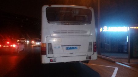 Bakıda zəncirvari qəza: Sərnişin avtobusu 