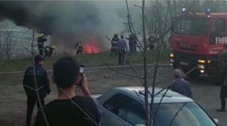 Ağsu dolaylarında aşan “Mercedes” yandı