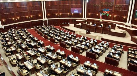 Milli Məclisin plenar iclası başladı – 17 məsələ müzakirə ediləcək