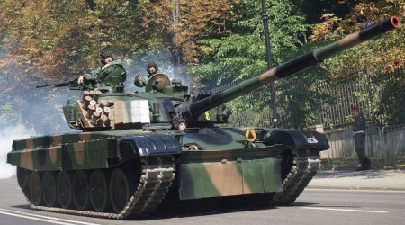 Polşa Ukraynaya T-72 tanklarının ilk partiyasını göndərdi - FOTO
