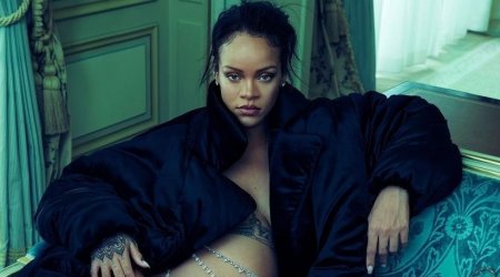 Hamilə Rihanna yarıçılpaq halda obyektiv qarşısında – FOTO 