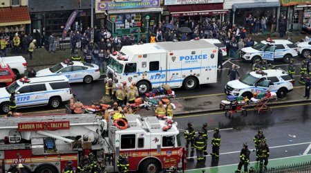 Polis Nyu-York metrosundakı atışmaya görə qaradərili kişini axtarır - 29 nəfər xəstəxanadadır