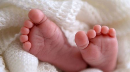 Bakıda 3 aylıq körpə müəmmalı şəkildə öldü