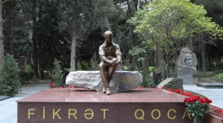 Xalq şairi Fikrət Qocanın abidəsinin açılışı oldu - FOTO