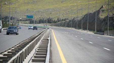 Bakı Dairəvi yolunda “TIR” aşdı: İranlı sürücünün qolu amputasiya edildi - FOTO