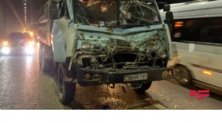 Bakıda yük avtomobilinin qəzası tıxaca səbəb oldu