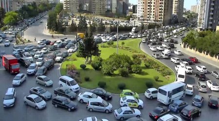 Bakıda körpüdə qəza, tıxac yarandı - FOTO 