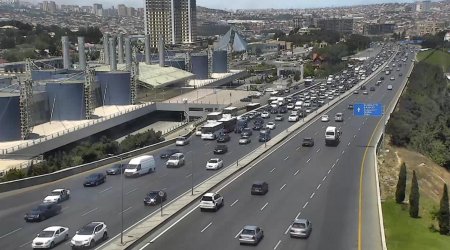 Bakıda körpüdə baş verən qəza sıxlığa səbəb oldu – FOTO  