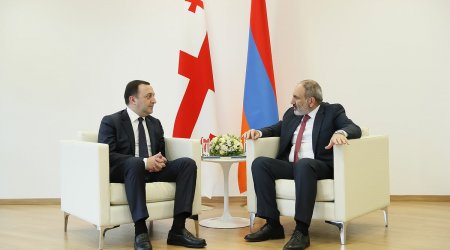 Gürcüstanın Baş naziri Paşinyanla danışıqlar apardı