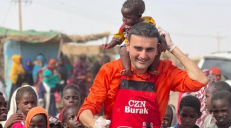 Türkiyəli məşhur aşpazdan afrikalı uşaqlara bayram sürprizi - VİDEO