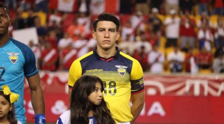 Ekvadorda futbolçu 70 metrdən çox məsafədən qol vurdu - VİDEO 