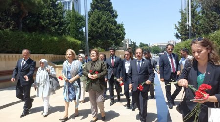 Türkiyəli nazir Bakıya gəlmə səbəbini açıqladı: “Sabah Şuşaya gedirik” - FOTO