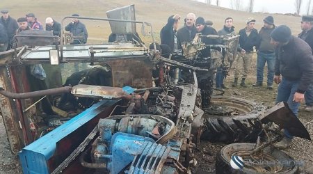Yevlaxda ağır QƏZA - Traktor minik avtomobili ilə toqquşdu