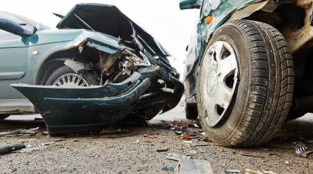 Neftçalada “Mercedes” avtomobili aşdı – 1 ölü, 2 yaralı var