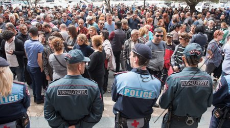 İrəvanda çaxnaşma: Metronun fəaliyyəti dayandırıldı - VİDEO