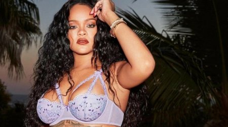 İki ay əvvəl ana olan Rihanna şəxsi brendi üçün SOYUNDU – FOTO/VİDEO