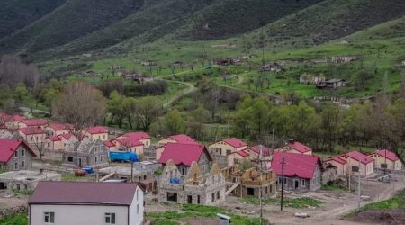 Erməni jurnalistin ETİRAFI: “Bizimkilər Laçının Zabux kəndini talamağa başladılar”