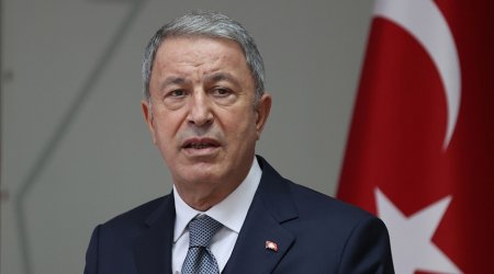 Hulusi Akar ukraynalı nazirlə danışdı