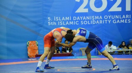 İki qadın güləşçimiz İslamiadada yarımfinala yüksəldi