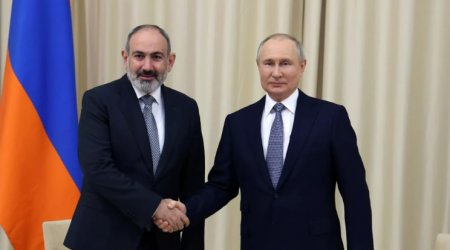 Paşinyan Putinlə Qarabağ ətrafındakı vəziyyəti müzakirə etdi