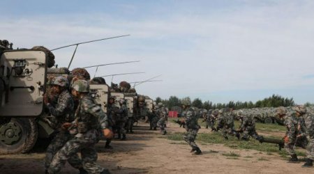 Çin ordusu döyüş hazırlığı vəziyyətinə gətirildi