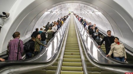 Pik saatlarda eskalatorların biri niyə İŞƏ SALINMIR? – “Bakı Metropoliteni”ndən absurd CAVAB