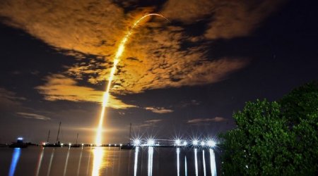 “SpaceX” kompaniyası orbitə daha 52 internet peyki çıxardı