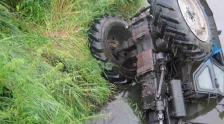 Tovuzda traktor aşdı - Sürücü öldü