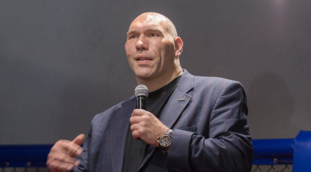 Rusiyada deputat çağırış vərəqəsi aldı - VİDEO