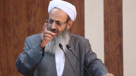 İranlı din xadimi: “Snayperlər ibadət edənlərin ürəyinə və başlarına atəş açıblar”
