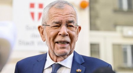 Aleksander Van der Bellen yenidən Avstriya prezidenti seçildi