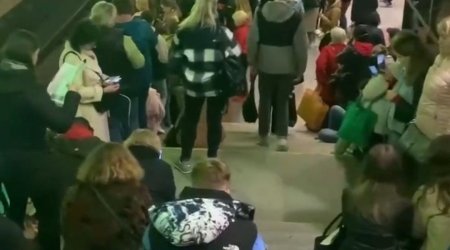 Kiyevdə əhali metrolara sığındı - VİDEO 