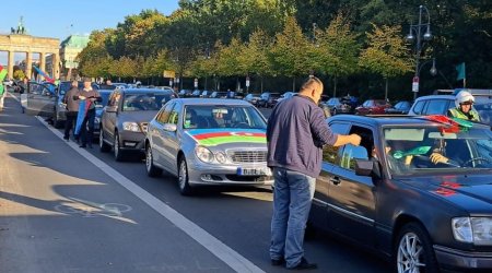 Berlin küçələrində Azərbaycan bayrağına bürünmüş avtomobillər GÖRÜNÜB - FOTO 
