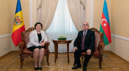 Baş nazir Moldovalı həmkarı ilə görüşüb