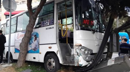 Bakıda sərnişin avtobusu yük maşını ilə toqquşdu - Yaralananlar var - FOTO