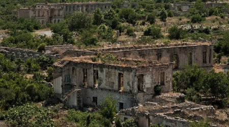 Həkim 29 ildən sonra Ağdamda öz əşyasını TAPDI - FOTO 