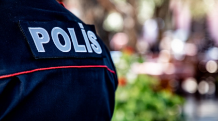 İki polisin yaralandığı qəzanı törədən sürücü MƏHKƏMƏ QARŞISINDA