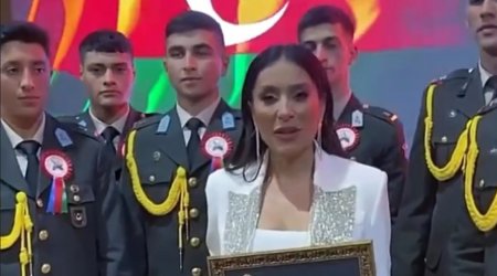 Tünzalə “Zəfər Günü”ndə Ankarada yeni mahnısını oxudu - VİDEO