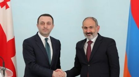 Nikol Paşinyan İrakli Qaribaşvili ilə regiondakı vəziyyəti müzakirə etdi