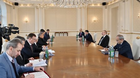 İlham Əliyev Tatarıstan prezidenti ilə görüşdü - VİDEO